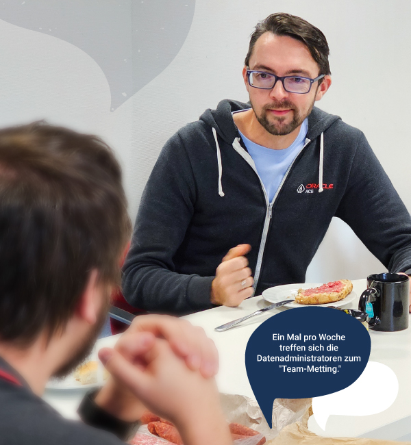 Marco bei einem Teammeeting