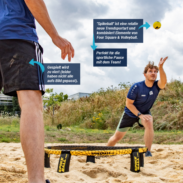 Robin beim Spikeball spielen